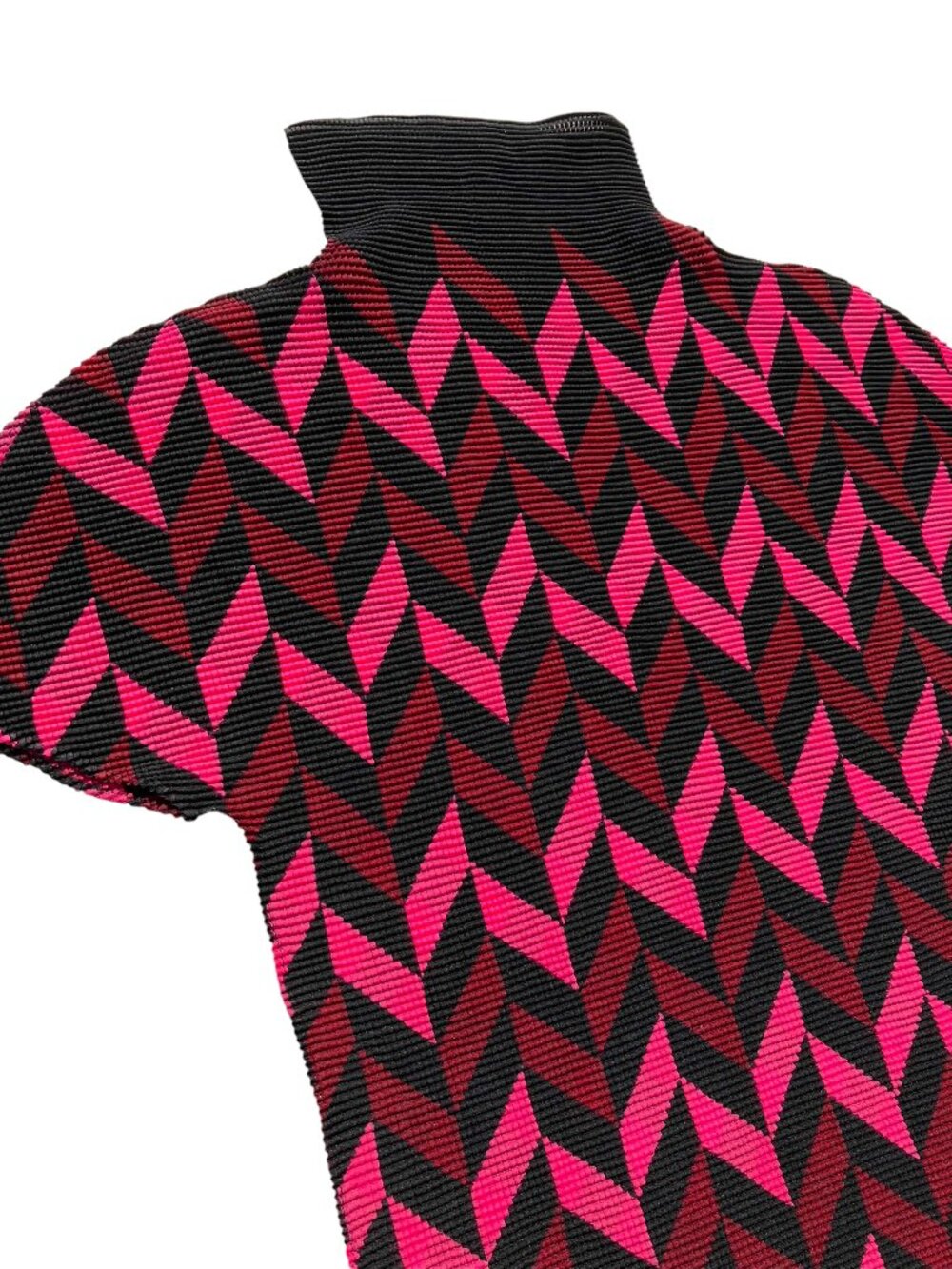 me ISSEY MIYAKE Short Sleeve Pleated Geometric Pink Purple Mock Neck Top Shirt M